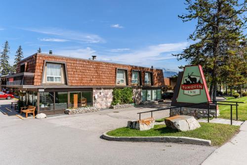 Tonquin Inn - Best Parking Hotels in Jasper National Park