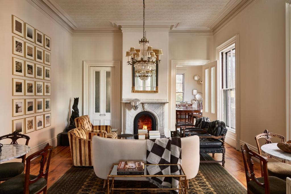 Blind Tiger Portland - Carleton Street Guest House - Best Hotels in Maine