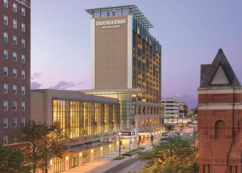 DoubleTree by Hilton Hotel Cedar Rapids Convention Complex - Best Fitness Hotels in Iowa
