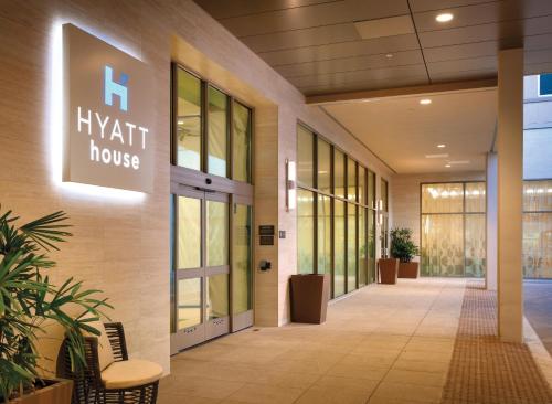 Hyatt House at Anaheim Resort/Convention Center - Best Hotels with Free Breakfast in Anaheim-Disneyland, CA