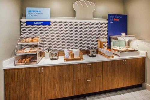Holiday Inn Express Hotel & Suites Coralville, an IHG Hotel