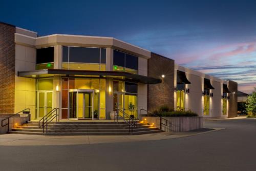 Holiday Inn Des Moines-Airport Conf Center, an IHG Hotel