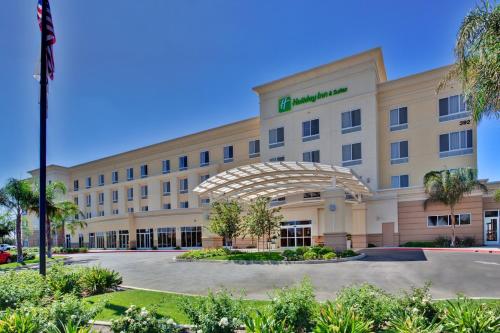 Holiday Inn & Suites Bakersfield by IHG - Best Business Hotels in Bakersfield, CA