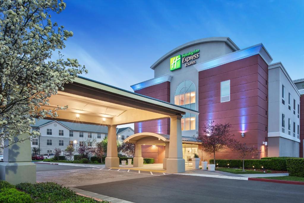 Holiday Inn Express Hotel & Suites Sacramento Airport Natomas by IHG - Best Hotels with Airport Shuttle Service in Sacramento, CA