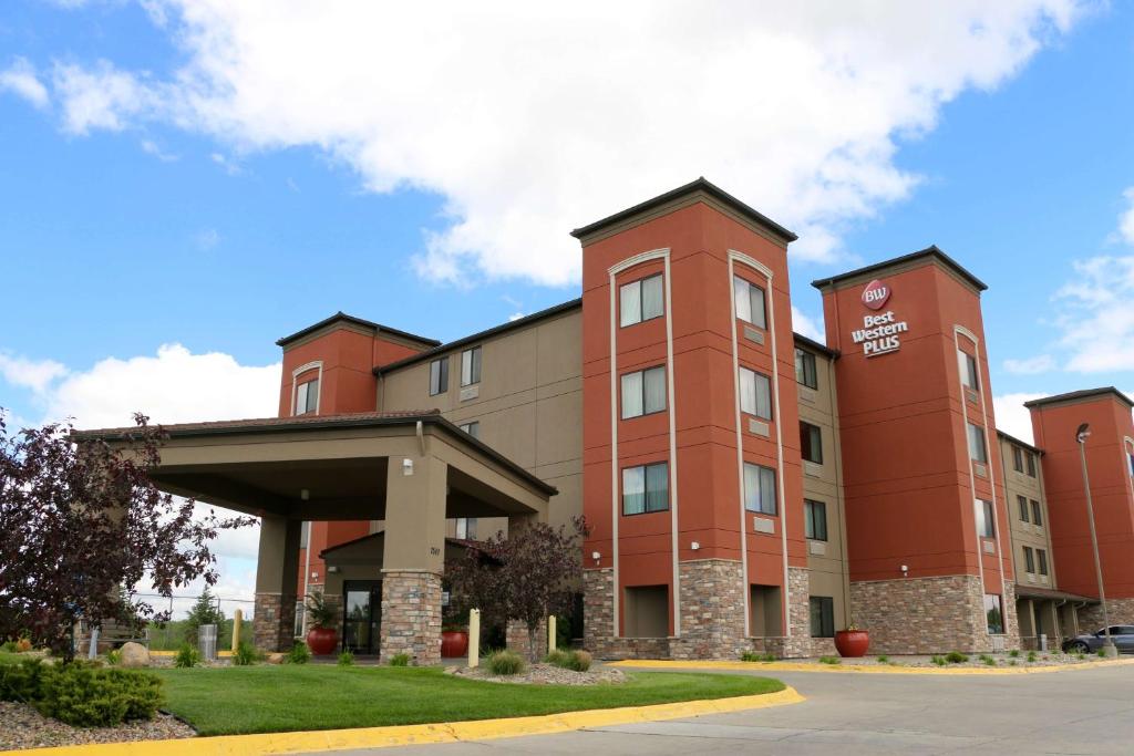 Best Western Plus Omaha Airport Inn - Best Hotels with Airport Shuttle Service in Omaha, NE