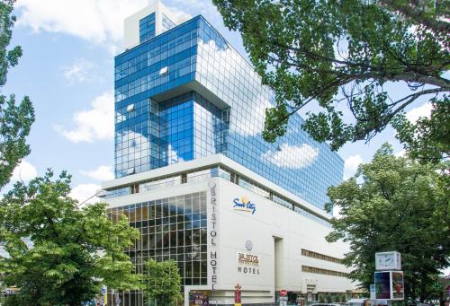 Bristol Central Park Hotel - Best Hotels with Free Breakfast in Moldova