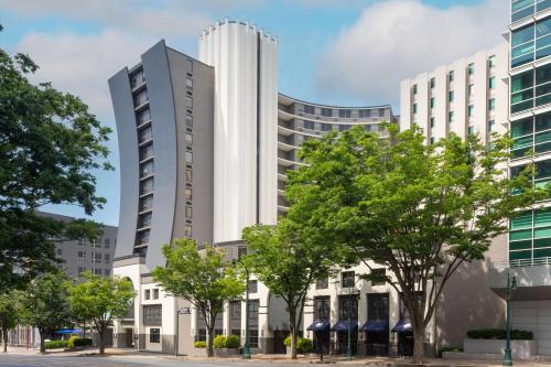 DoubleTree by Hilton Silver Spring Washington DC North - Best Pool Hotels in Washington, D.C.