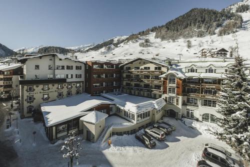 Hotel Schwarzer Adler - Sport & Spa - Best Hotels in Tyrol