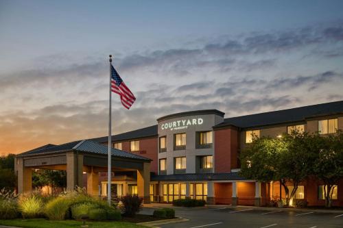 Courtyard by Marriott Kansas City Shawnee - Best Marriott Hotels in Kansas