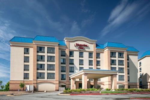 Hampton Inn Council Bluffs - Best Hotels with Airport Shuttle Service in Omaha, NE