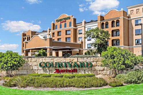Courtyard by Marriott San Antonio SeaWorld Westover Hills - Best Pool Hotels in San Antonio, TX
