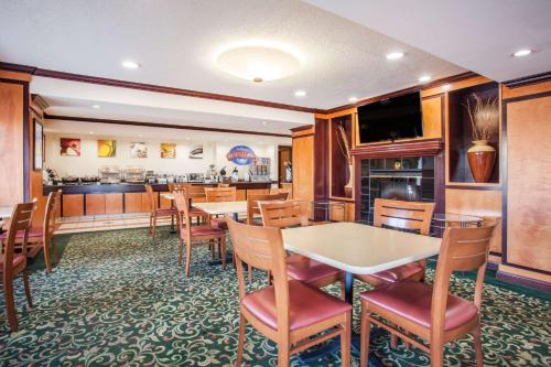 hotels with suites in Detroit