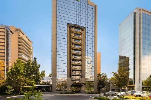 Wyndham Garden Santiago Kennedy - Best Pool Hotels in Santiago