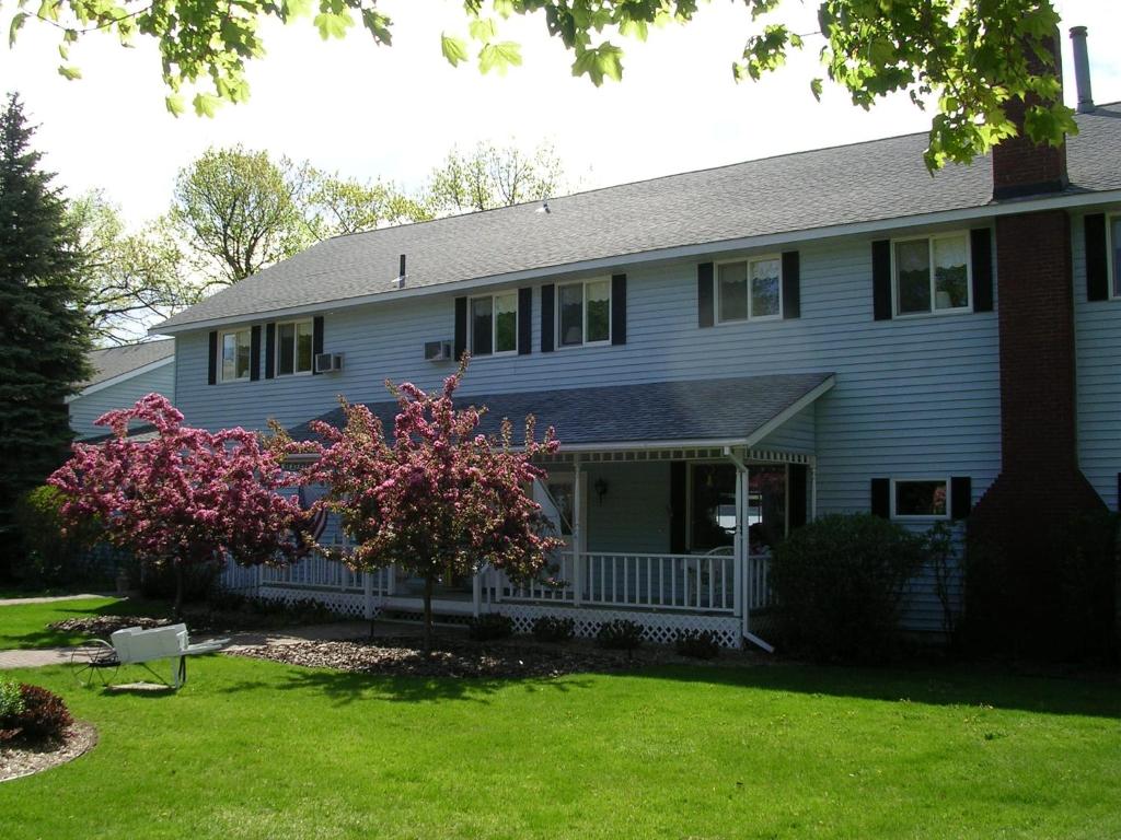 Churchill Pointe Inn - Best Hotels in Michigan