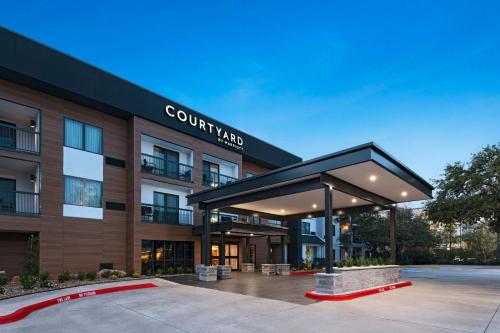 Courtyard Houston The Woodlands - Best Pet-Friendly Hotels in The Woodlands, TX
