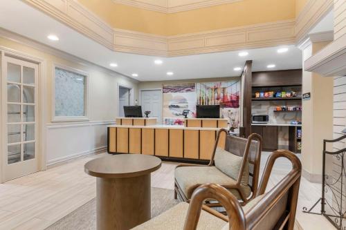 Sonesta ES Suites Dulles Airport - Best Hotels with Airport Shuttle Service in Herndon, VA
