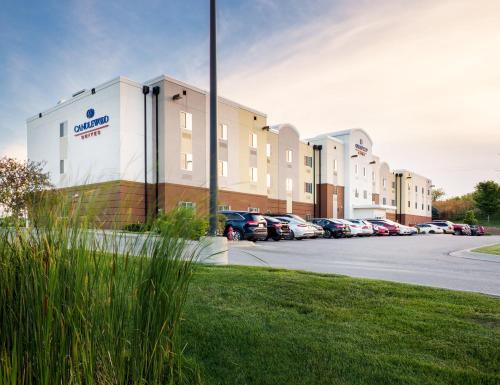 Candlewood Suites Bellevue, an IHG Hotel