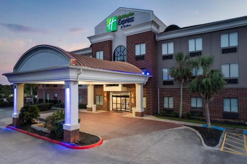 Holiday Inn Express Hotel & Suites Winnie, an IHG Hotel