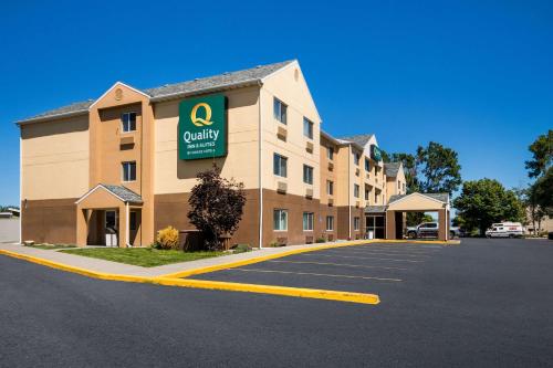 Quality Inn & Suites Bozeman - Best Hotels with Free Breakfast in Bozeman, MT
