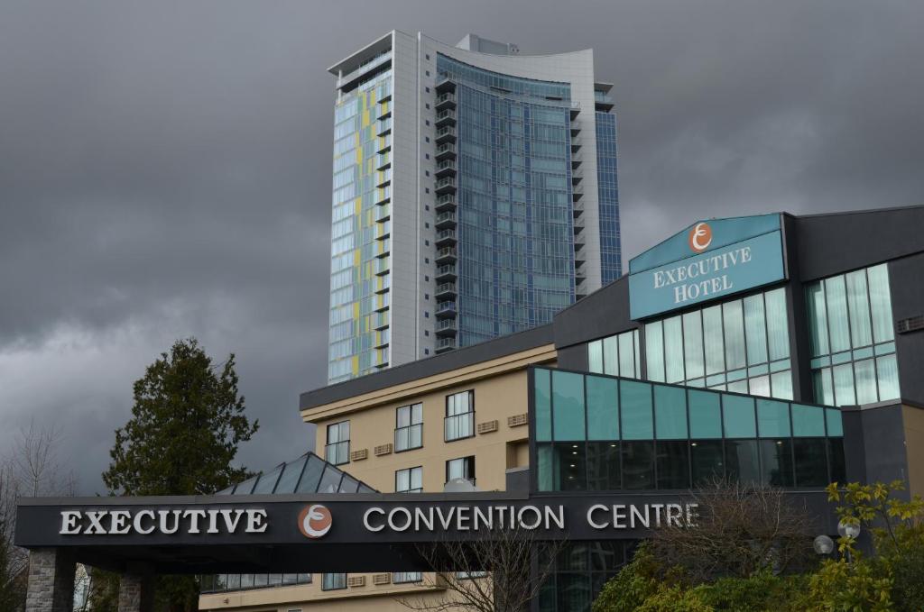 Executive Suites Hotel & Conference Center, Metro Vancouver - Best Pool Hotels in Vancouver, Canada