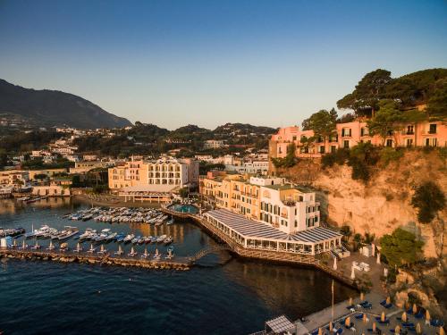 Regina Isabella-Resort Spa Restaurant - Best Hotels in Naples