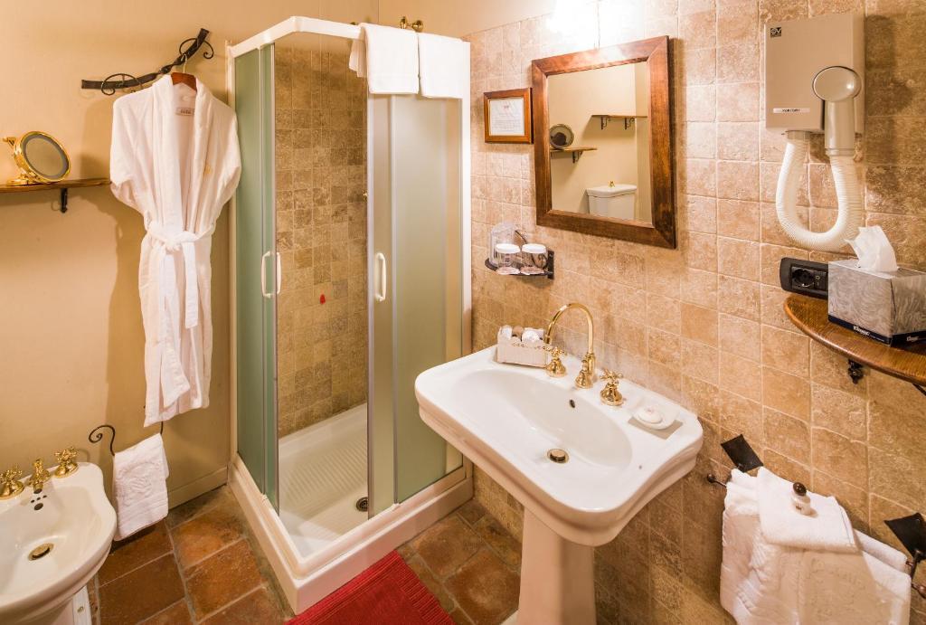 Hotel Castello Di Sinio - Best Hotels in Piedmont
