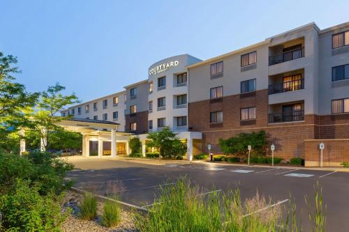 Courtyard by Marriott Madison West/Middleton - Best Marriott Hotels in Wisconsin