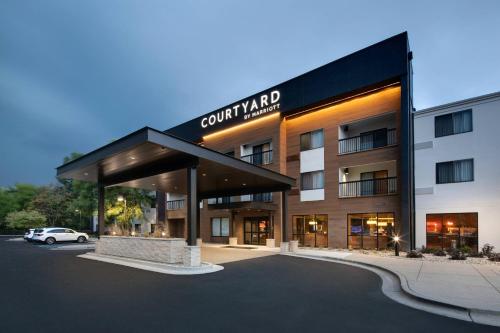 Courtyard Grand Rapids Airport - Best Hotels in Grand Rapids, MI