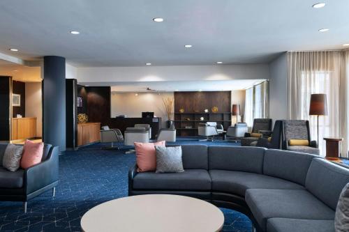 Courtyard by Marriott Omaha Aksarben Village - Best Parking Hotels in Omaha, NE
