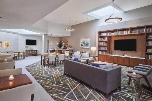 Sheraton Portland Airport Hotel - Best Hotels with Airport Shuttle Service in Portland, OR