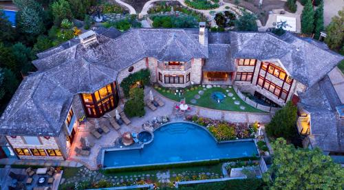 East Hampton Art House Bed and Breakfast - Best Hotels in Hamptons