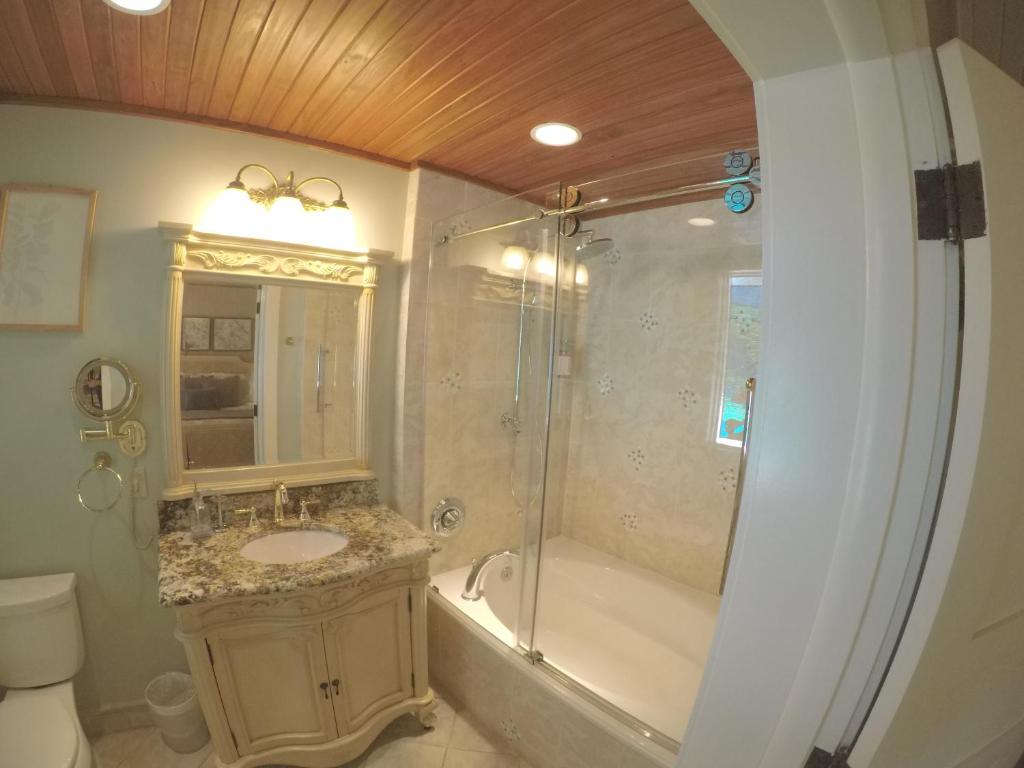 The Hibiscus House of Fort Myers - Best Hotels in Fort Myers