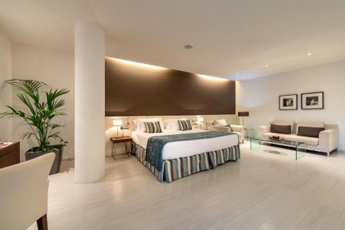Hotel Diagonal Plaza - Best Hotels with Airport Shuttle Service in Spain