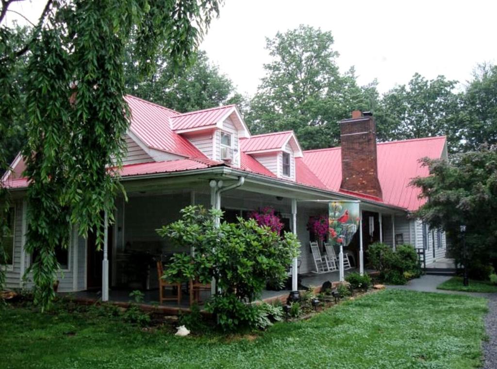 Blue Ridge Manor Bed and Breakfast - Best Hotels in Virginia