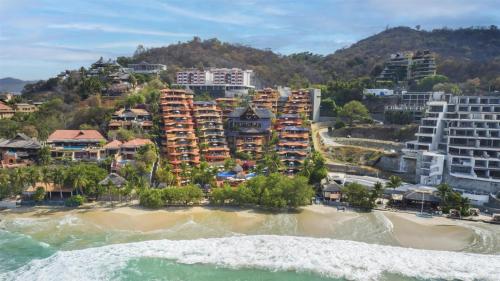 Hilton Grand Vacations Club Zihuatanejo - Best Pool Hotels in Zihuatanejo