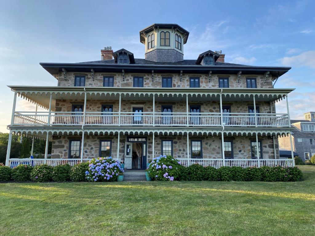 Stone House Inn - Best Hotels in Rhode Island