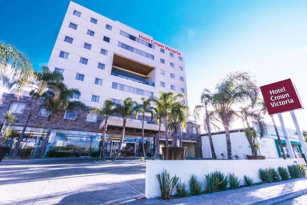 Crown Victoria Hotel - Best Hotels with Free Breakfast in Havana, Cuba