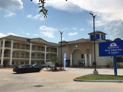 hotels with suites in Tomball