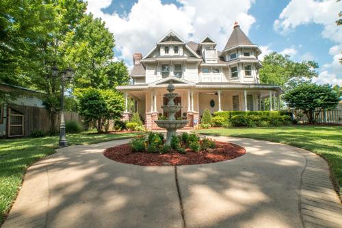 The Victoria Bed & Breakfast - Best Hotels in Arkansas