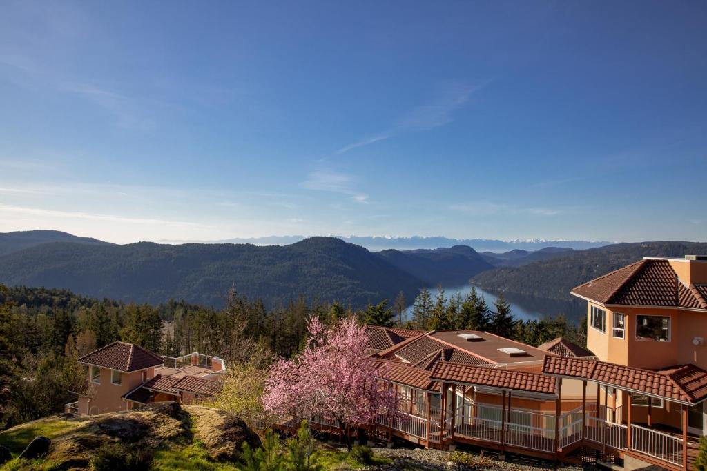 Villa Eyrie Resort - Best Hotels in British Columbia