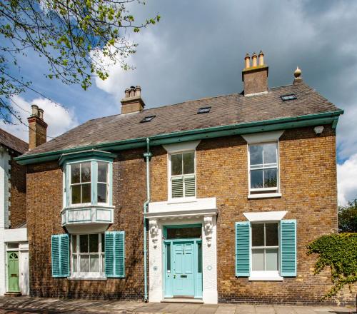 Bear's Well Guest House - Best Hotels in Kent
