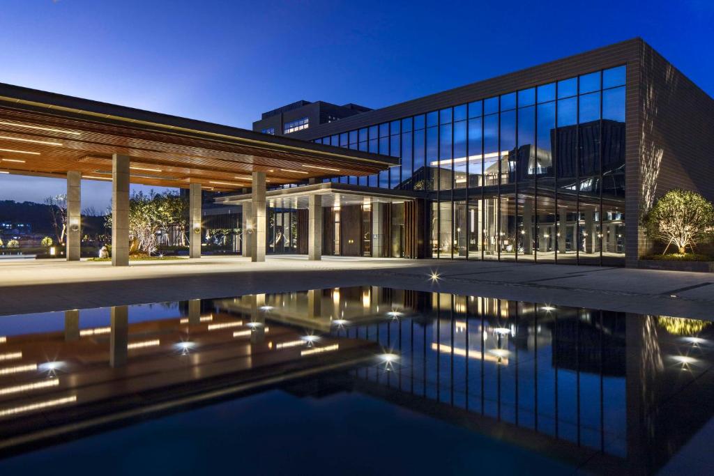 Hilton Ningbo Dongqian Lake - Best Spa Hotels in China