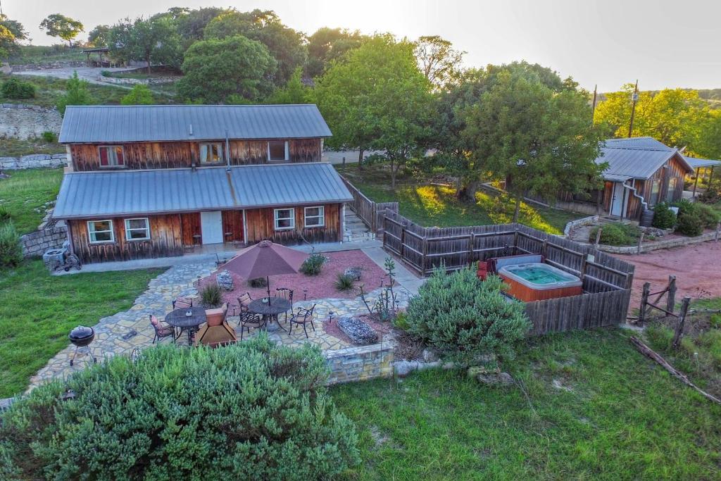 A Barn At The Quarry - Best Hotels with Free Breakfast in Fredericksburg, TX