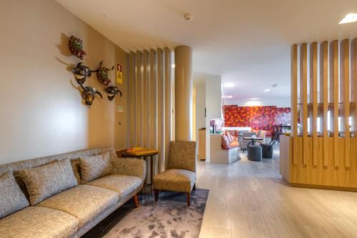 Hotel Spot Family Suites - Best Hotels with Free Breakfast in Porto