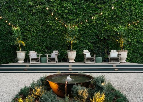 Le Petit Pali Brentwood - Best Hotels with Free Breakfast in Los Angeles, CA