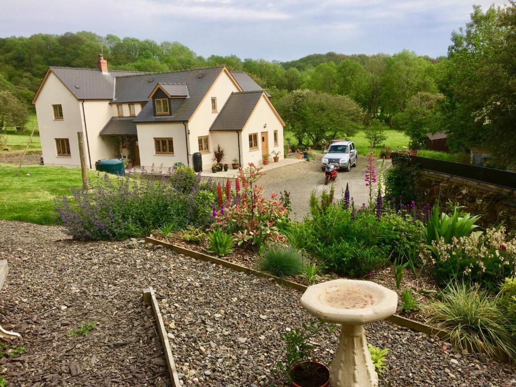 Acorn Farm B&B - Best Hotels in Wales