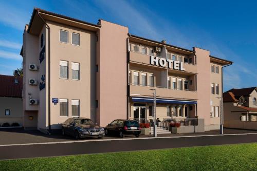 Airport Hotel Garni - Best Pool Hotels in Serbia