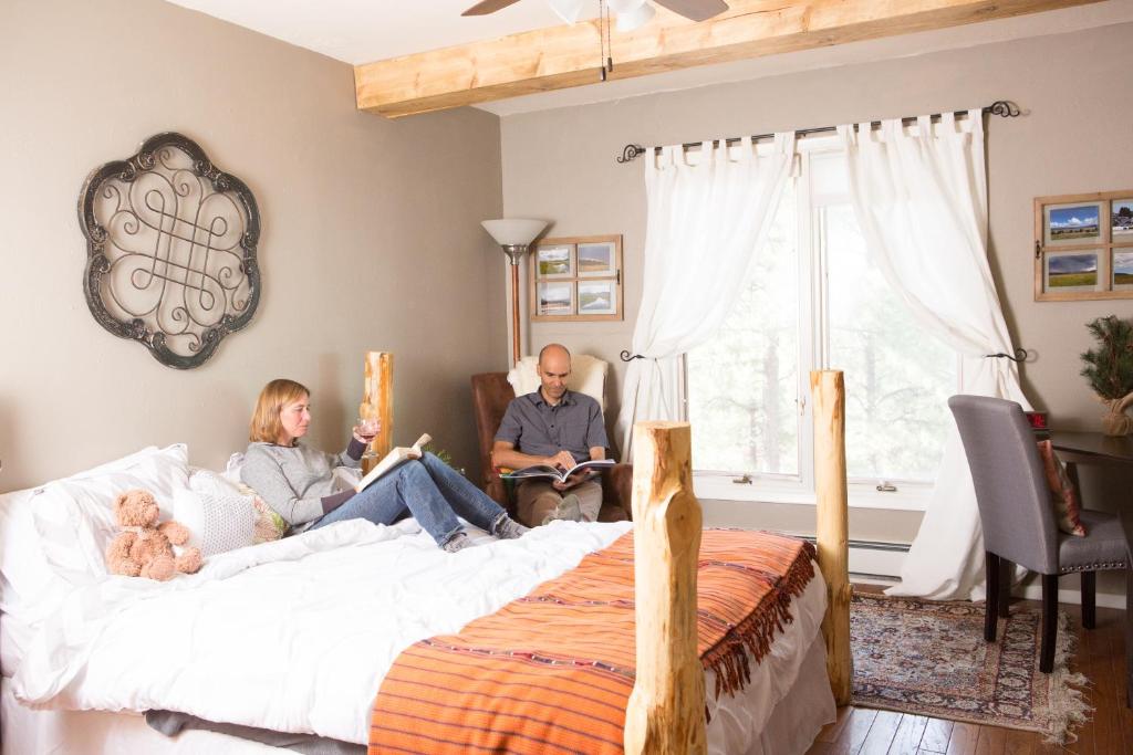 Pueblo Canyon Inn - Best Hotels in New Mexico
