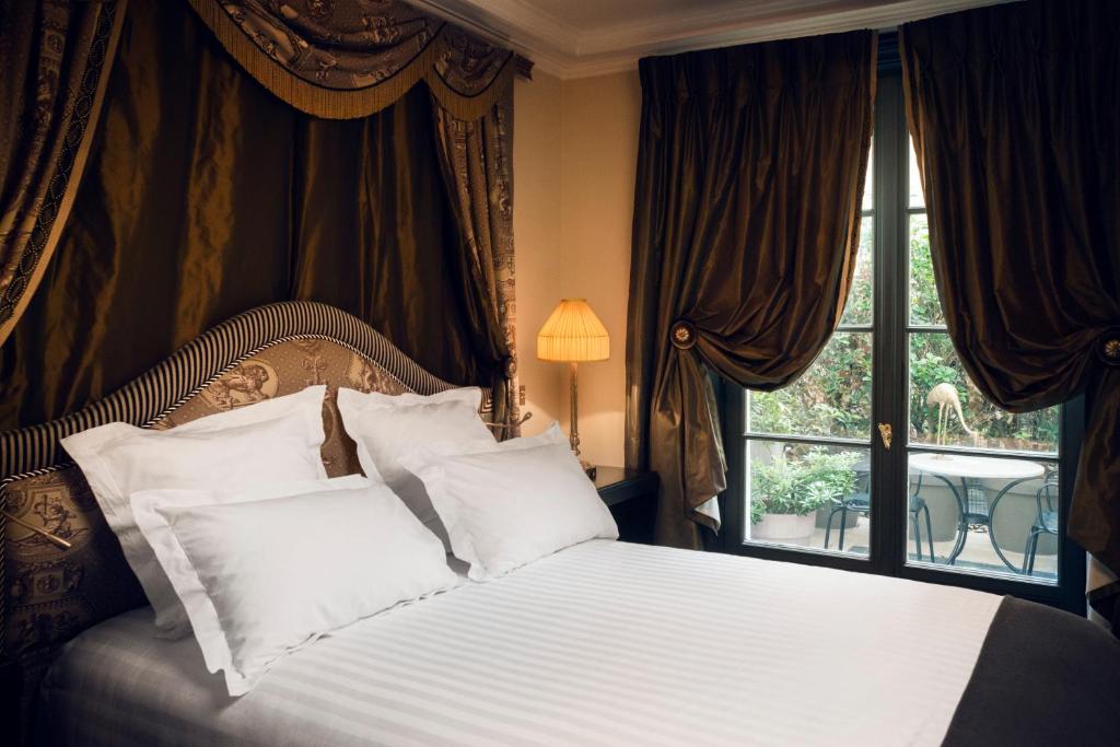 Maison Athénée - Historic Hotels in Paris