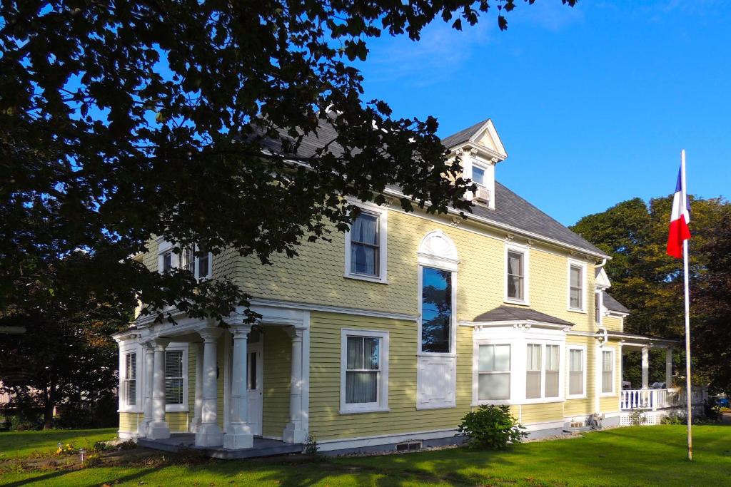 Le Griffon - Best Hotels in New Brunswick